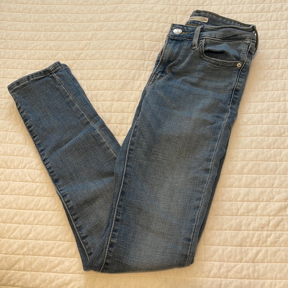 711 Levi’s jeans